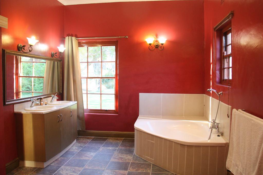 Calais Wine Estate Guest House Paarl Ngoại thất bức ảnh